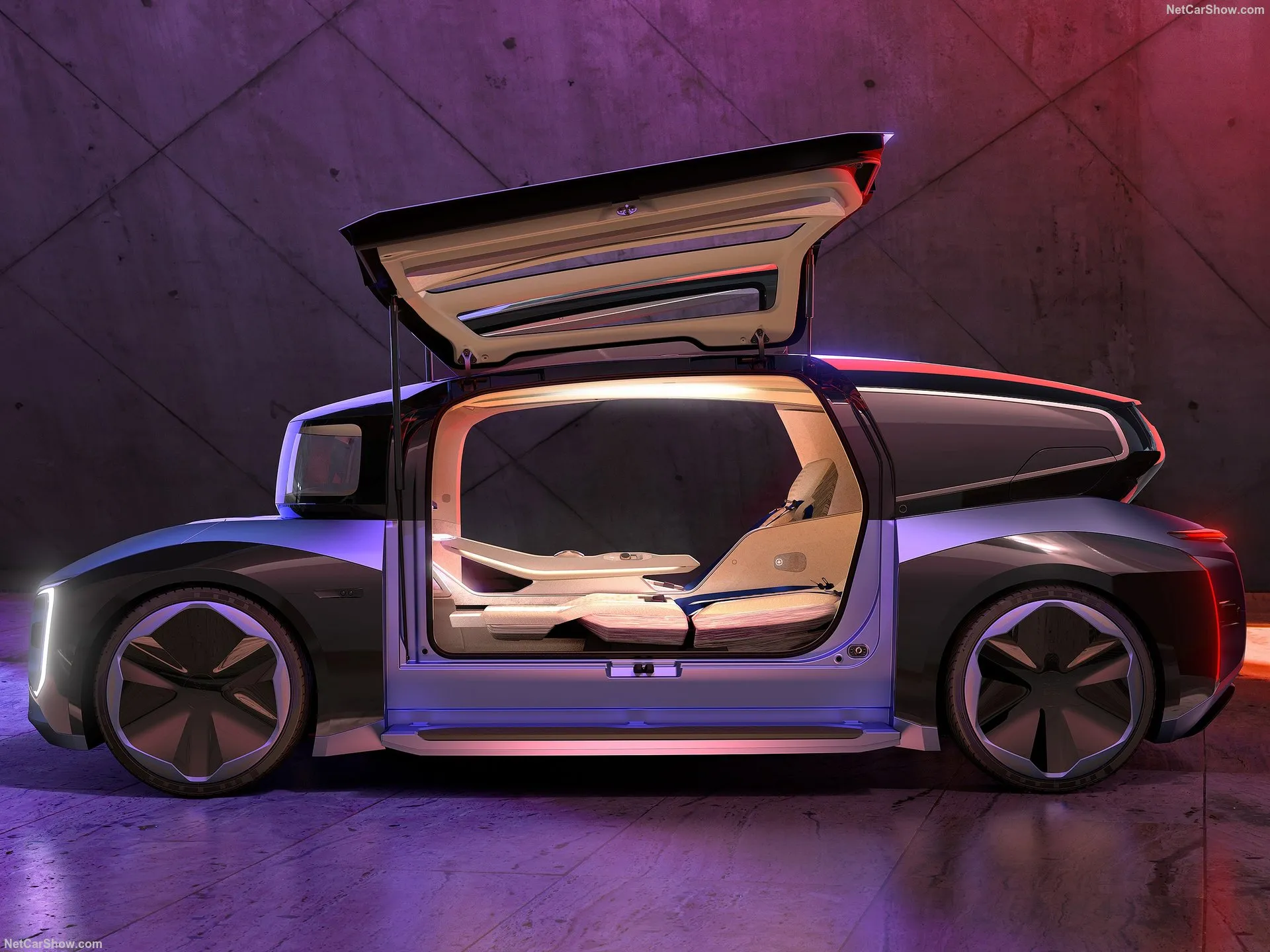 GEN.TRAVEL concept car with its gull-wing doors open
